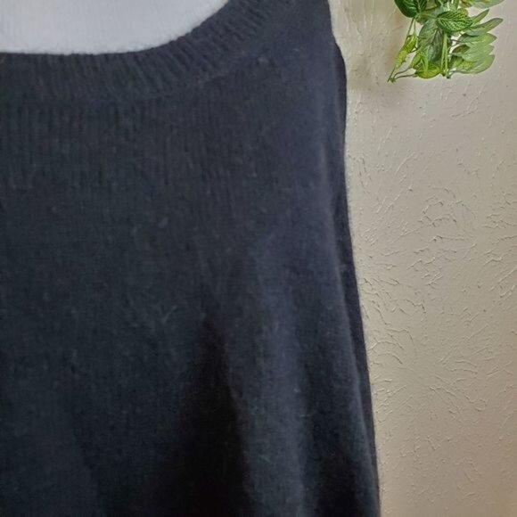 Victoria's Secret Soft Black Mohair Fuzzy Long Sleeve Pullover Sweater Size Medi - Picture 5 of 8